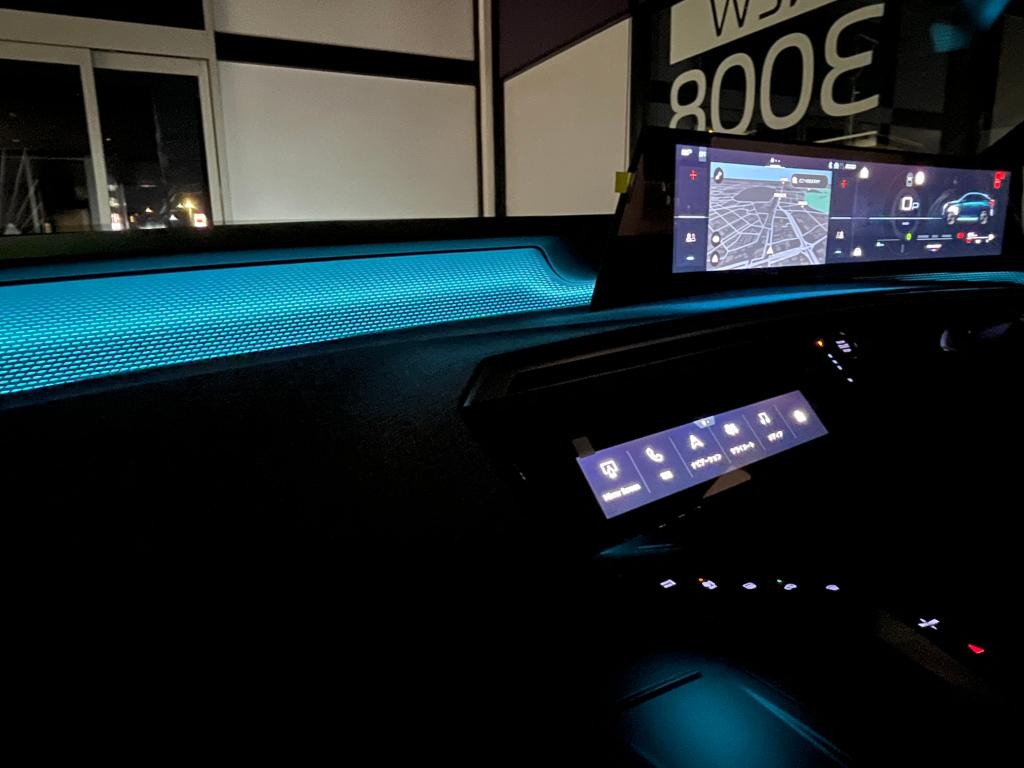 夜のドライブを楽しむ🚙🌙